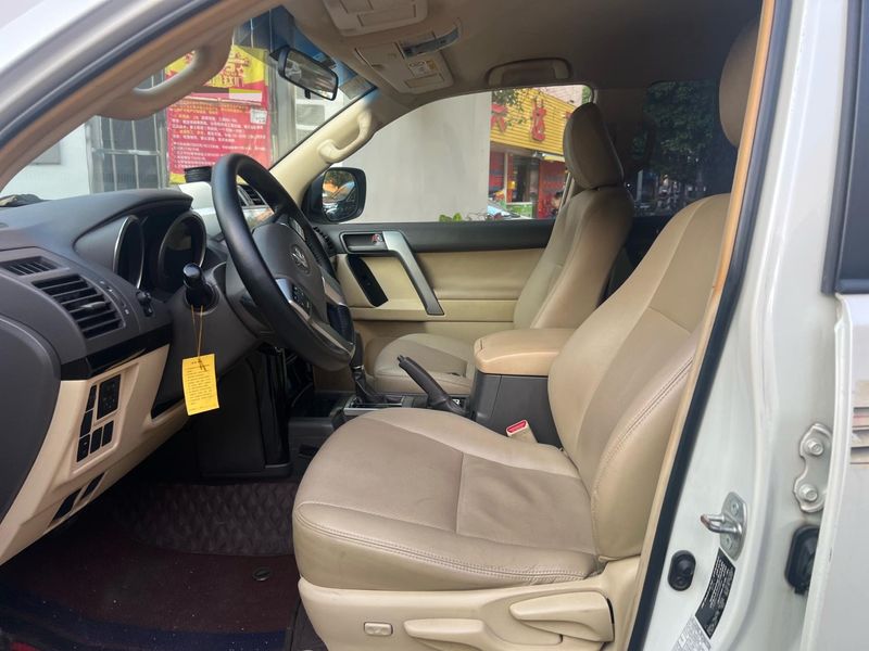 Land Cruiser Prado photo 5