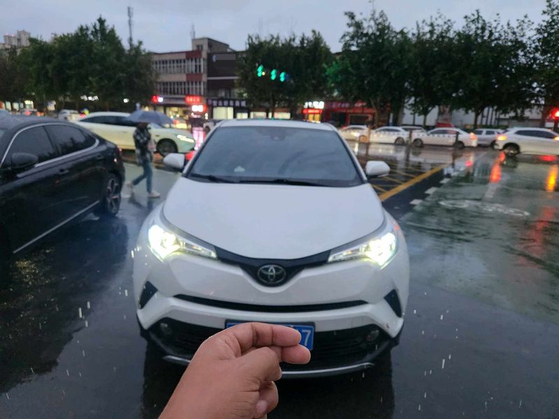 C-HR photo 2