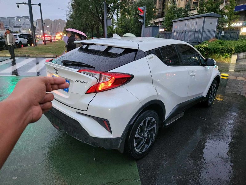 C-HR photo 4