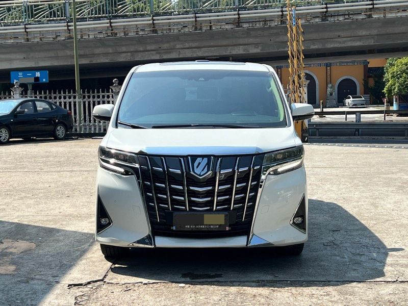 Alphard photo 2