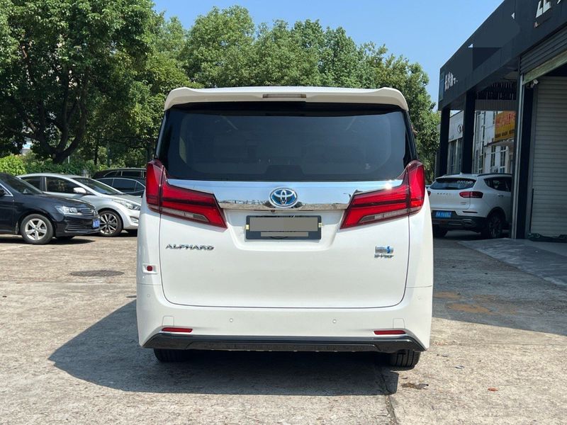 Alphard photo 4