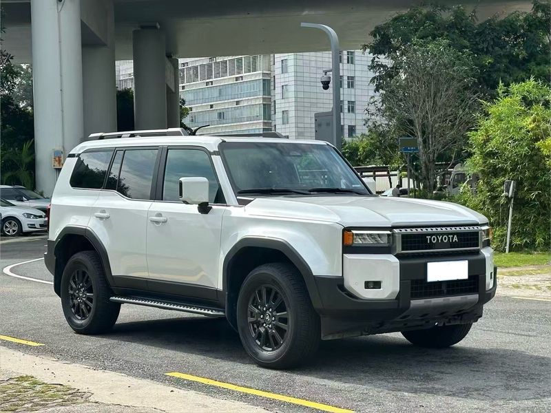 Land Cruiser Prado photo 3
