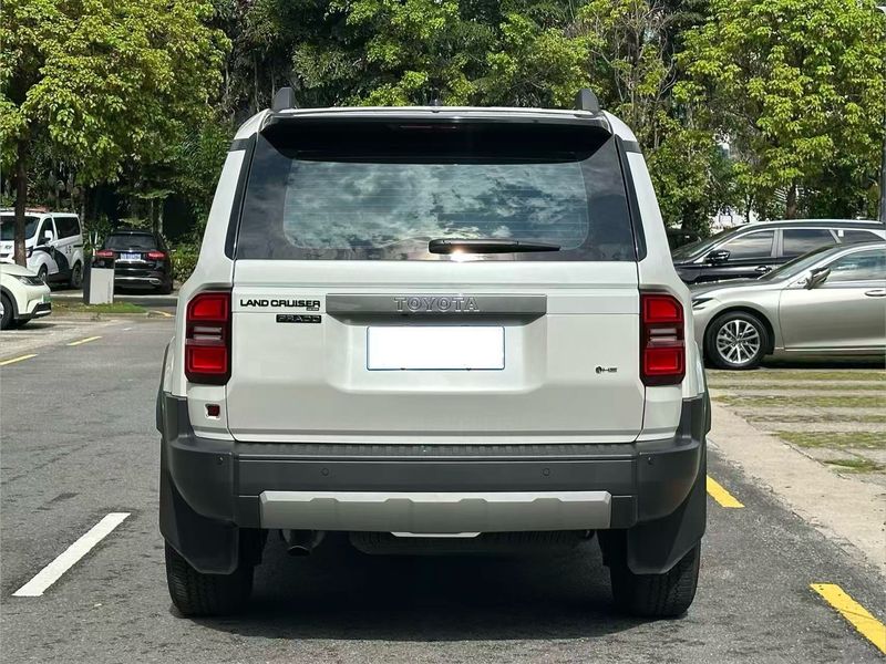 Land Cruiser Prado photo 4