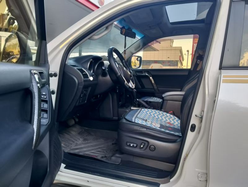 Land Cruiser Prado photo 2