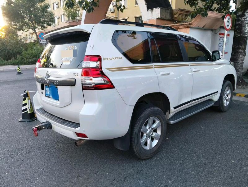 Land Cruiser Prado photo 5