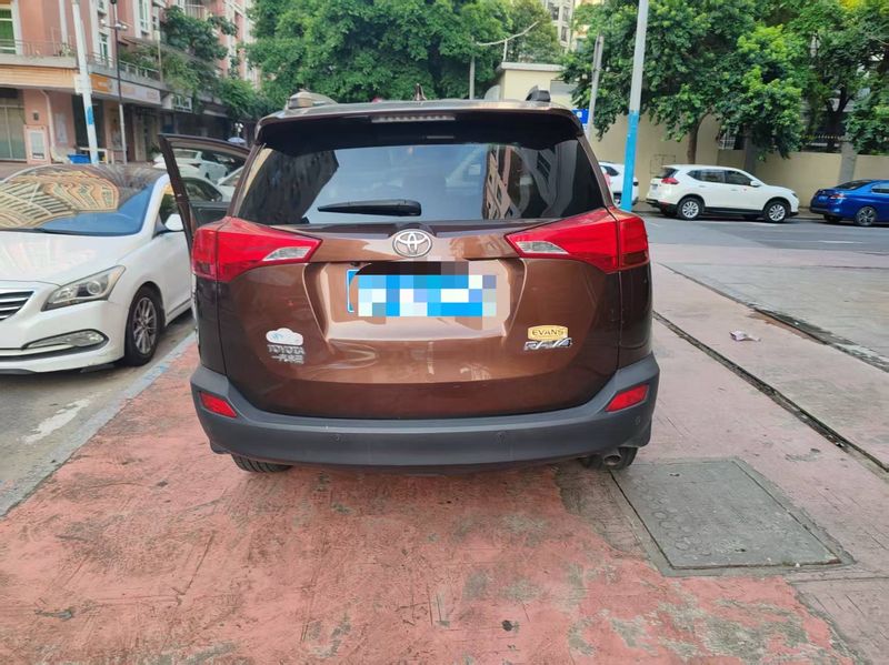 RAV4 photo 4