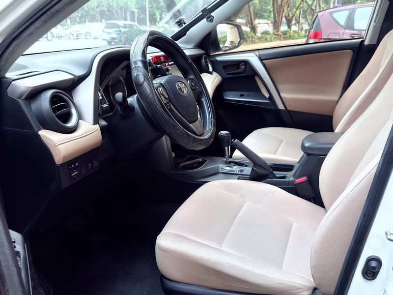 RAV4 photo 2