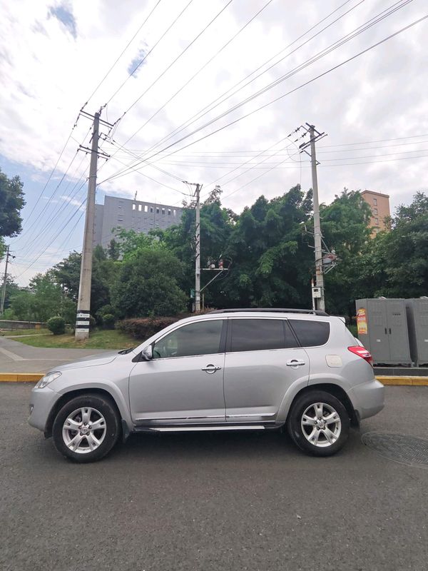 RAV4 photo 3