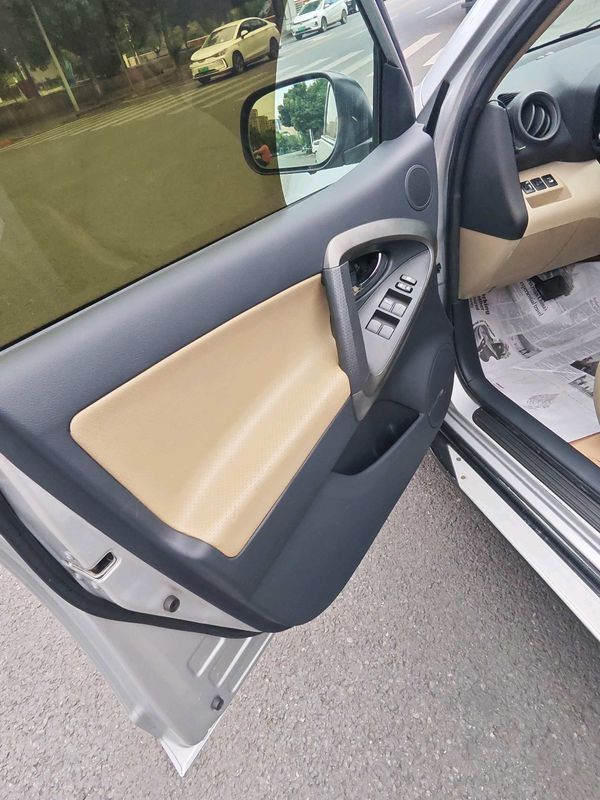 RAV4 photo 4