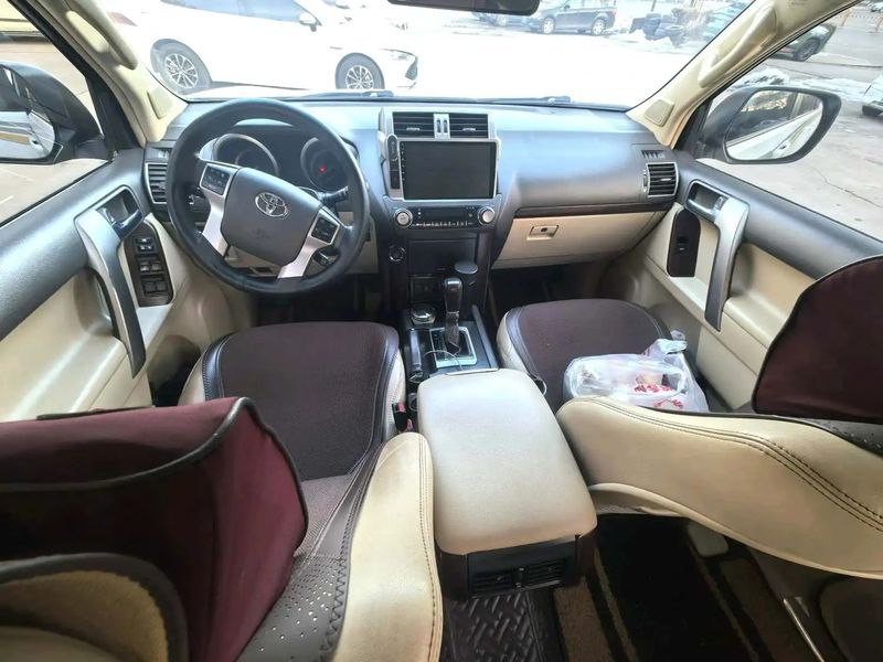 Land Cruiser Prado photo 3