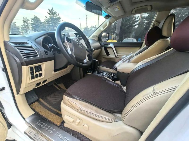 Land Cruiser Prado photo 5