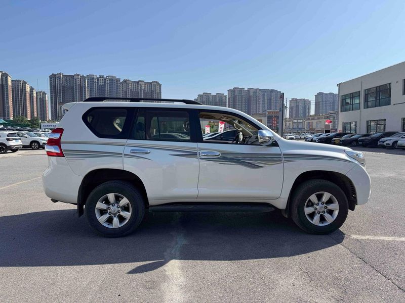 Land Cruiser Prado photo 3