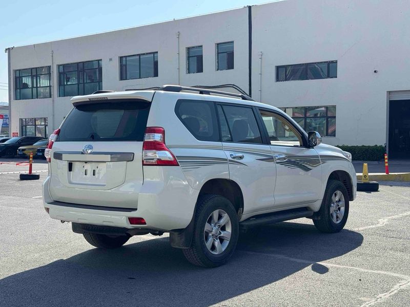Land Cruiser Prado photo 4