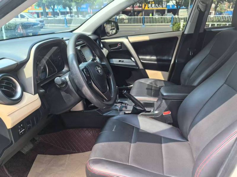 RAV4 photo 4