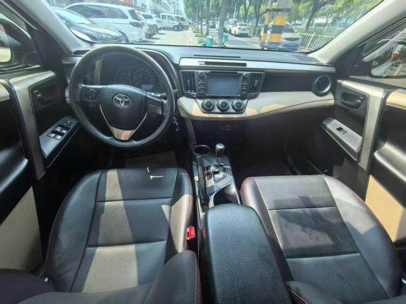 RAV4 photo 5