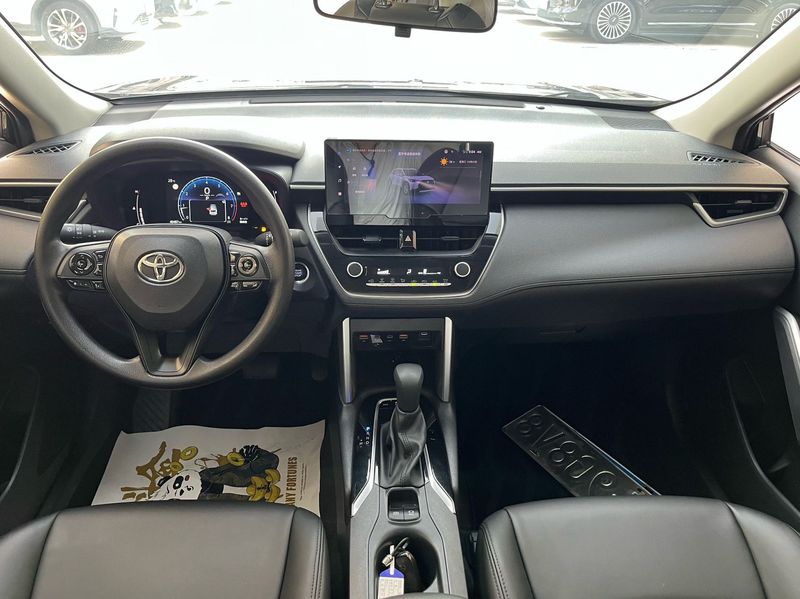 Corolla Cross photo 5