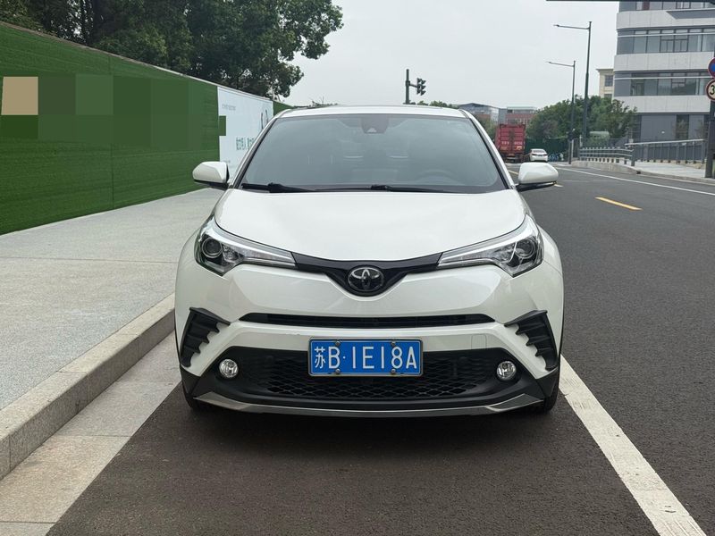 C-HR photo 2