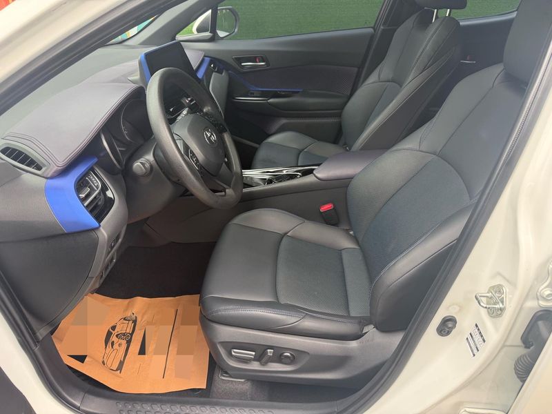 C-HR photo 3