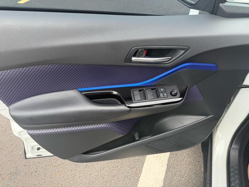 C-HR photo 4