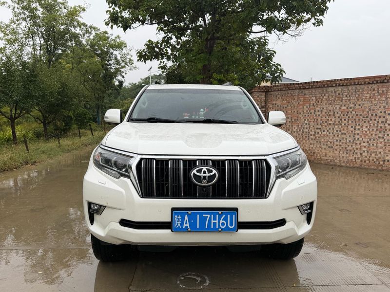 Land Cruiser Prado photo 2