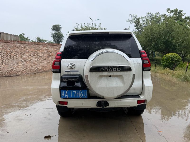 Land Cruiser Prado photo 5