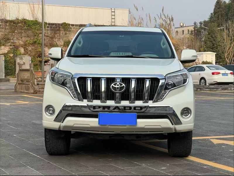 Land Cruiser Prado photo 2