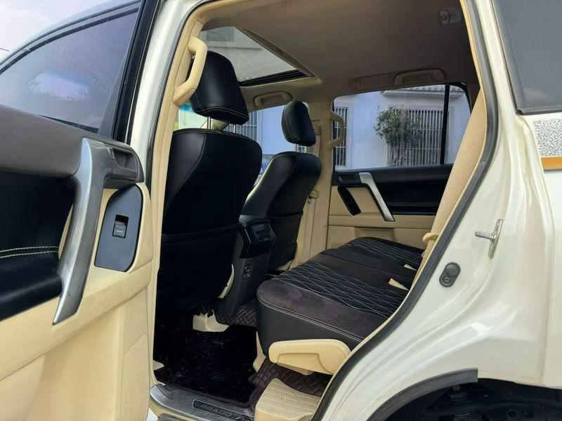 Land Cruiser Prado photo 4