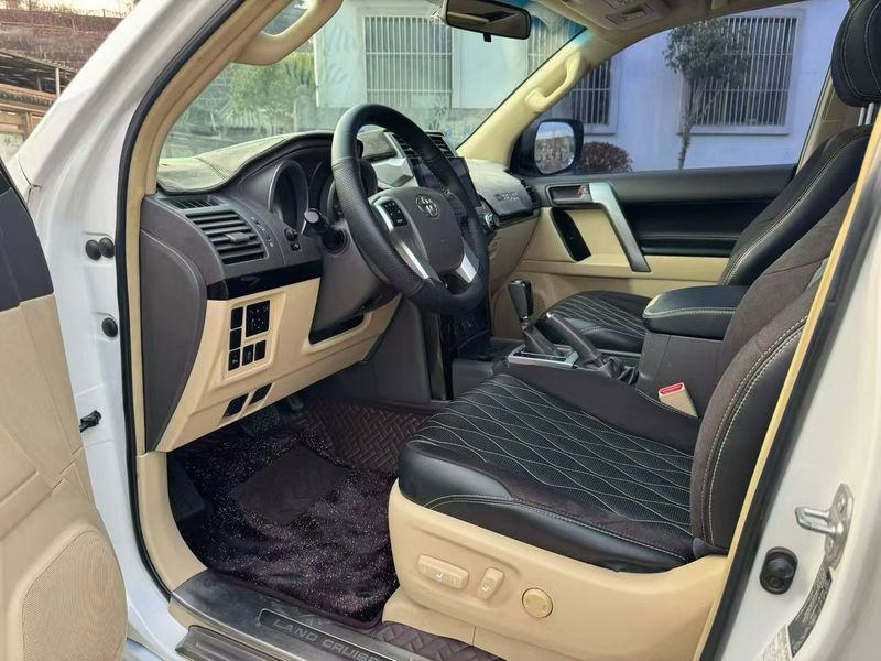 Land Cruiser Prado photo 5