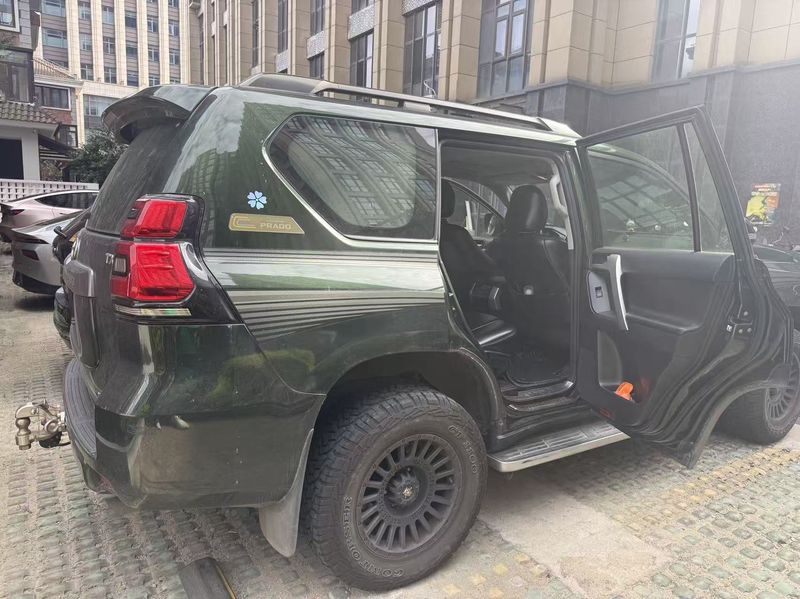 Land Cruiser Prado photo 3