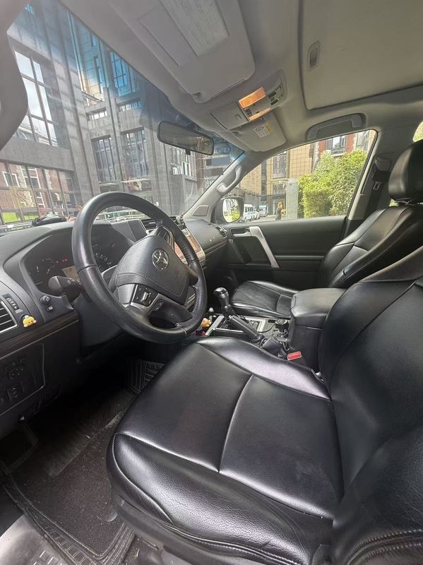 Land Cruiser Prado photo 4