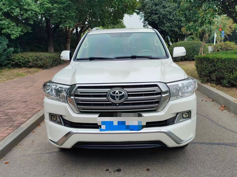 Land Cruiser photo 2