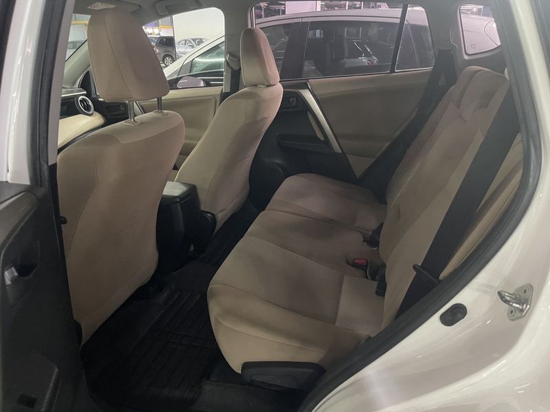 RAV4 photo 4