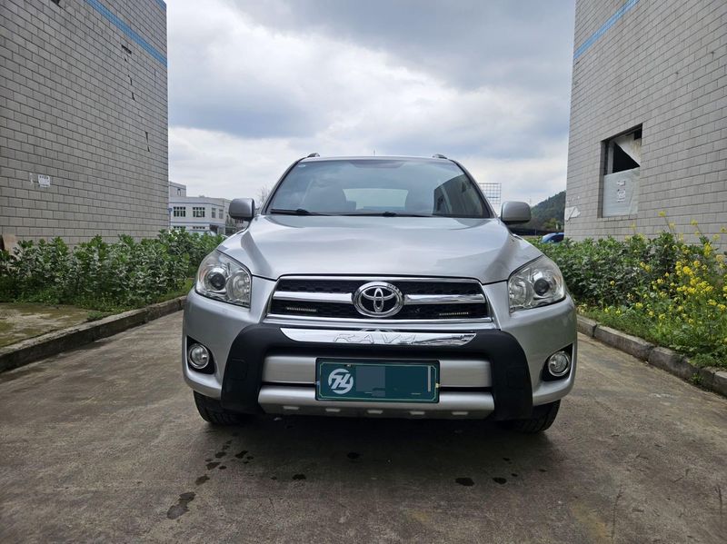 RAV4 photo 2