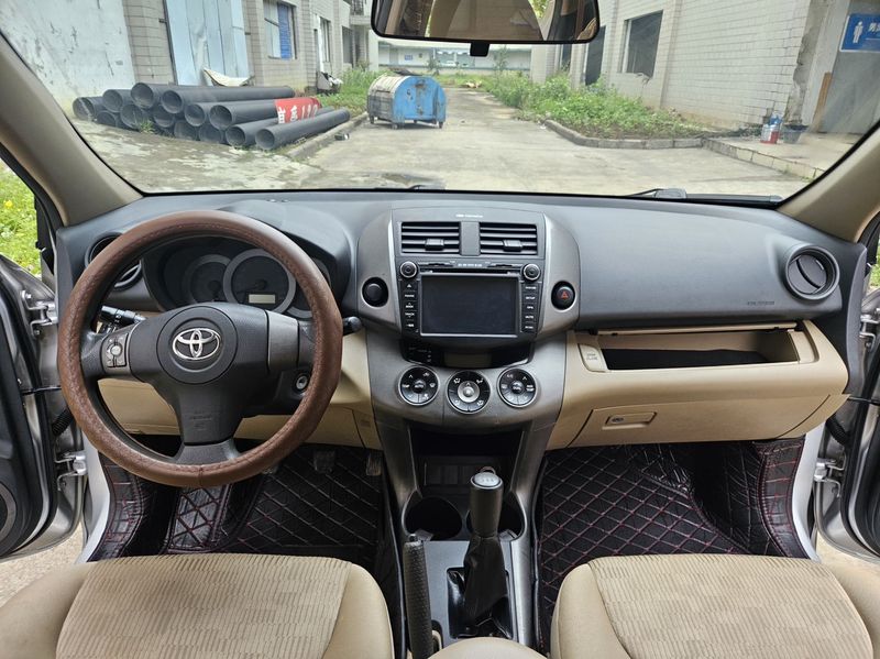 RAV4 photo 5