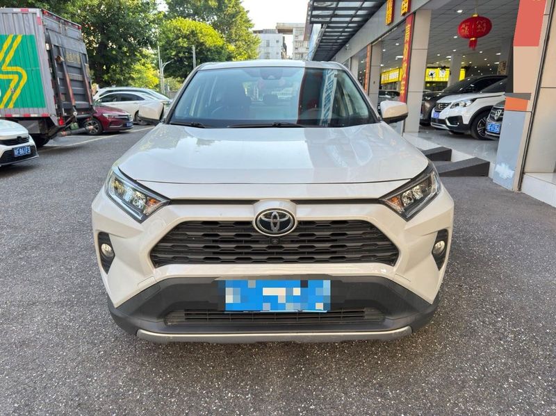RAV4 photo 2