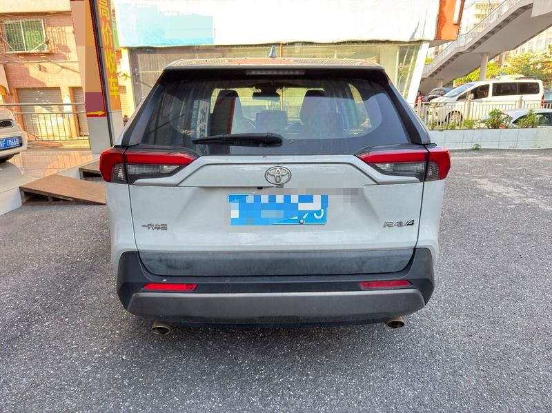 RAV4 photo 5