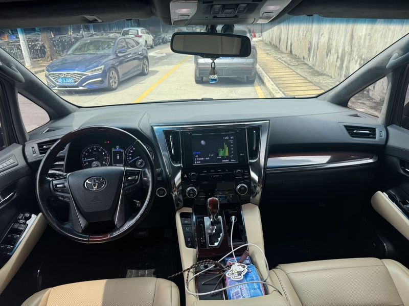 Alphard photo 4