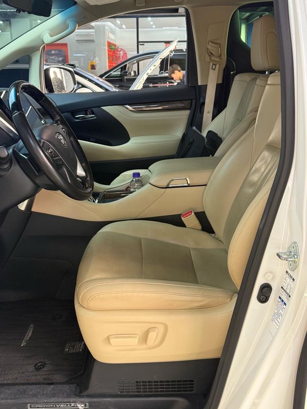Vellfire photo 2