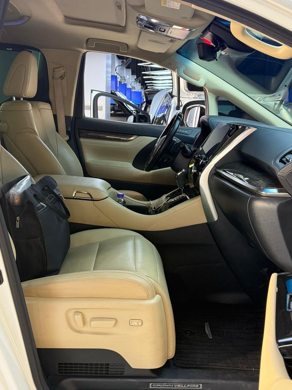 Vellfire photo 4
