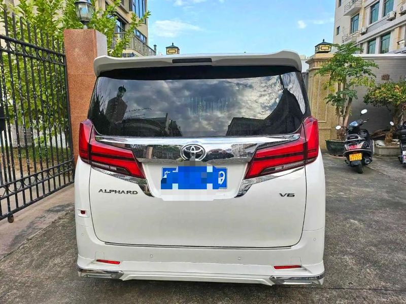 Alphard photo 2