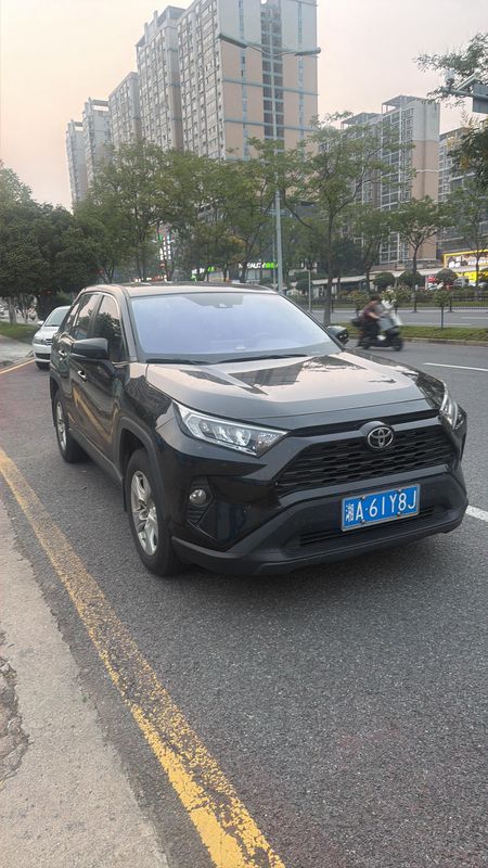 RAV4 photo 2