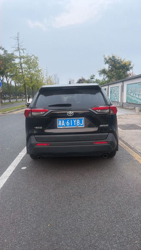 RAV4 photo 4