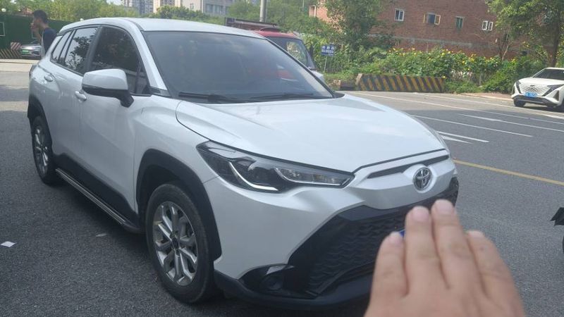 Corolla Cross photo 2