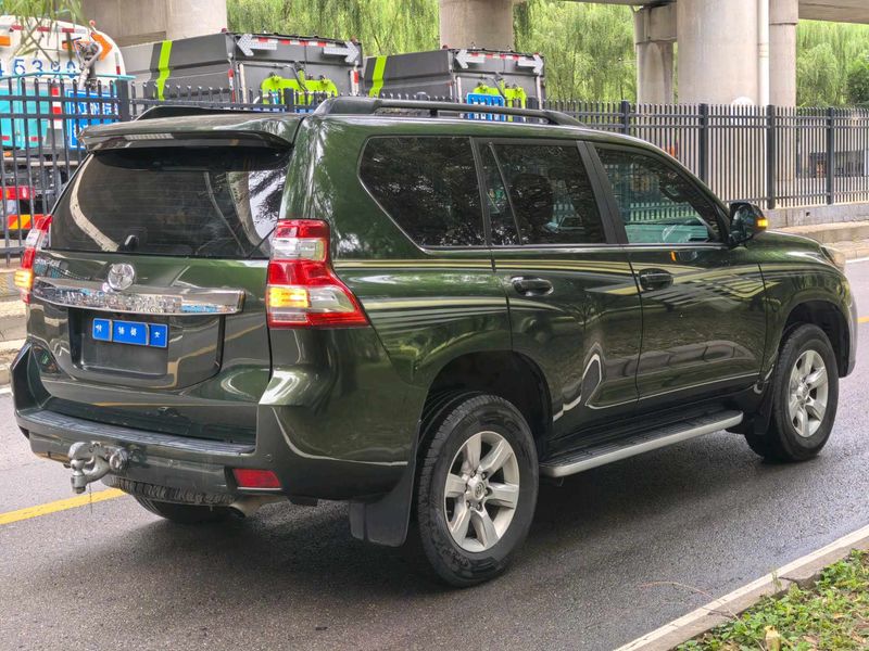 Land Cruiser Prado photo 4