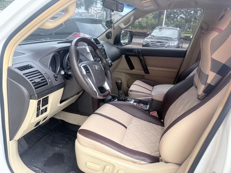 Land Cruiser Prado photo 3
