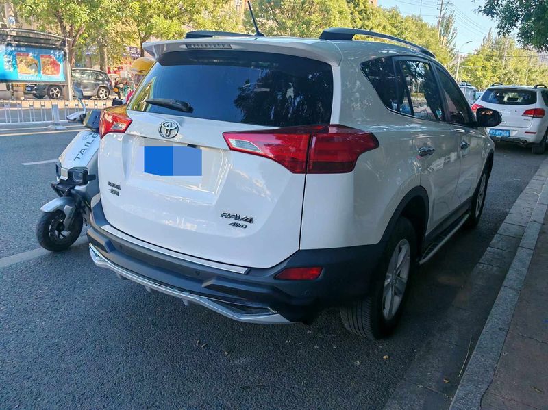 RAV4 photo 2