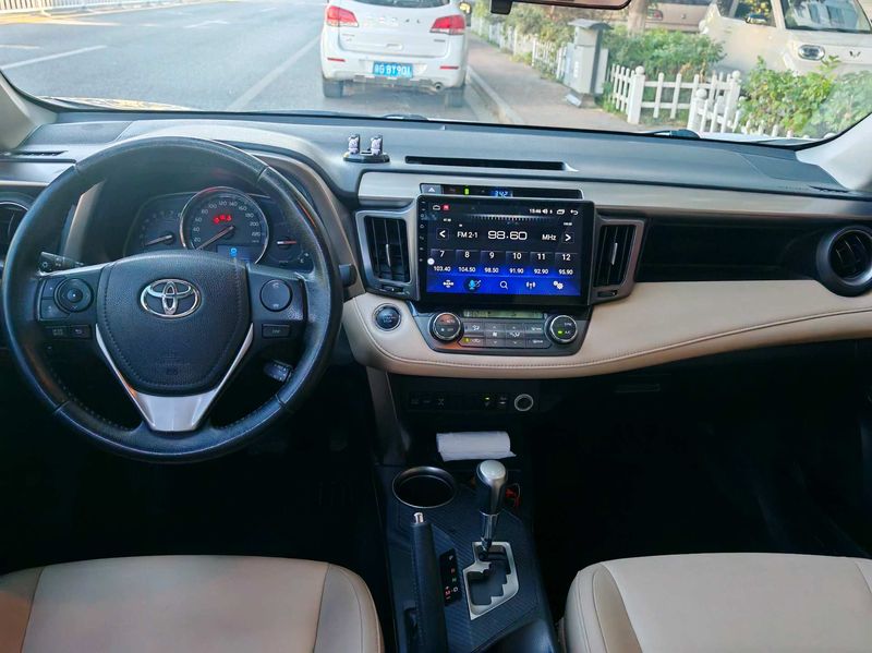 RAV4 photo 3