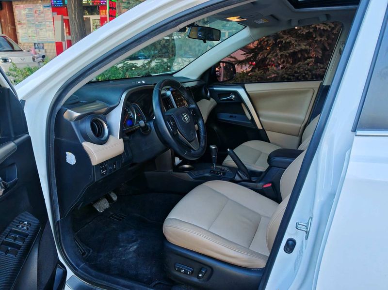 RAV4 photo 5