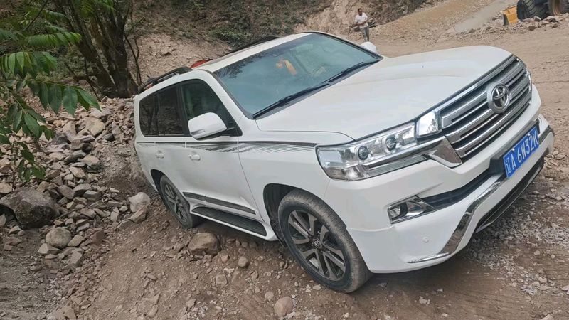 Land Cruiser photo 2