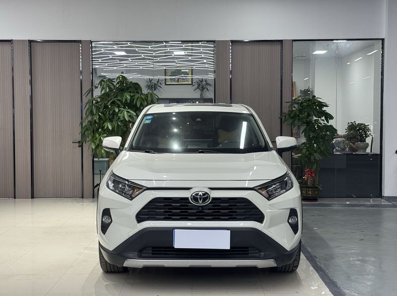 RAV4 photo 2